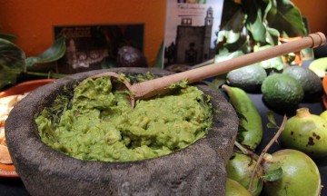 Restauranteros soportan incremento en precio del aguacate
