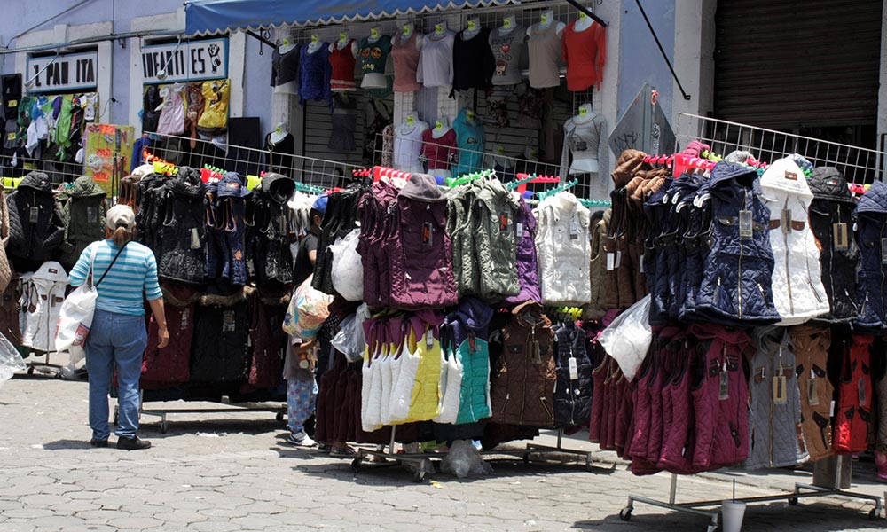 Ambulantes colman centro histórico pese a advertencias