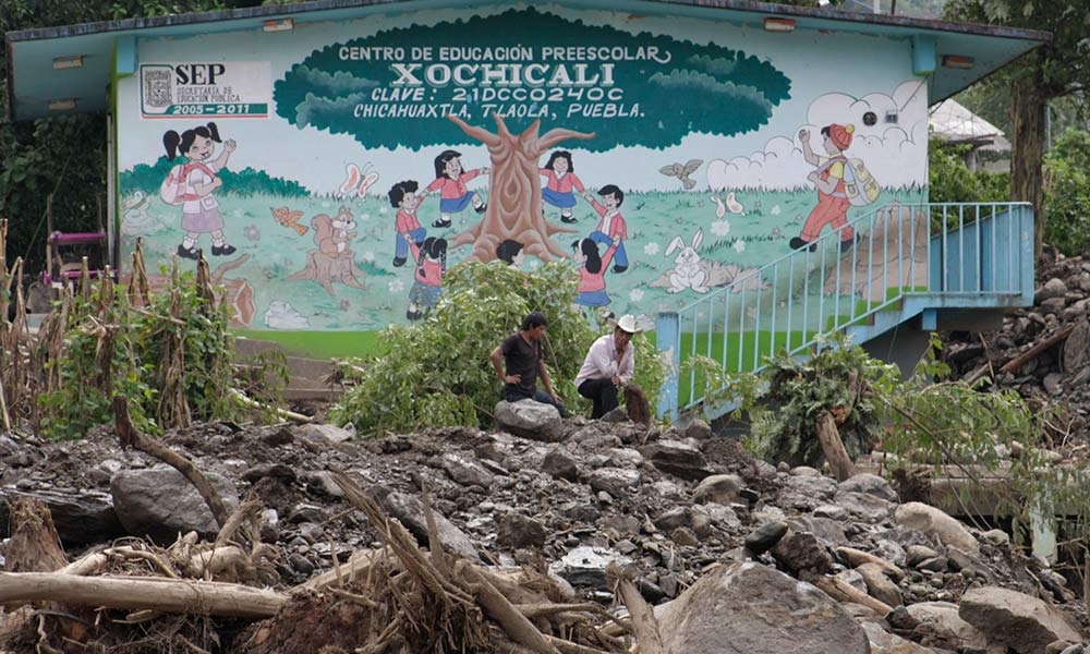 Niños afectados por Earl tomarán clases 2 meses en aulas móviles