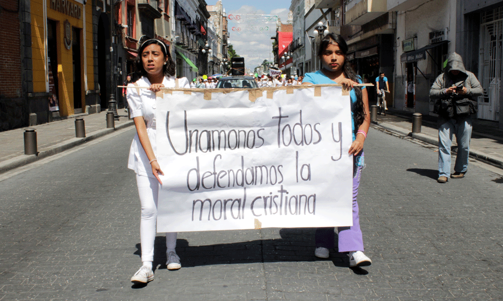 Marchan cristianos de Puebla contra matrimonios gay