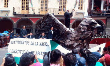 Presencian poblanos desfile y conviven con Pericos