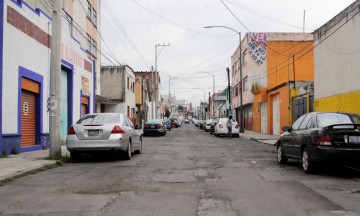 Luchan en colonia El Ángel contra las inundaciones