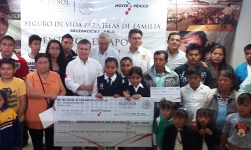 Seguro para jefas de familia, impuntual y escaso: poblanas