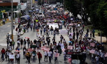 Marchan los poblanos contra los feminicidios