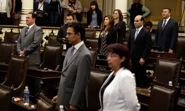 Piden descuentos a diputados improductivos en Puebla
