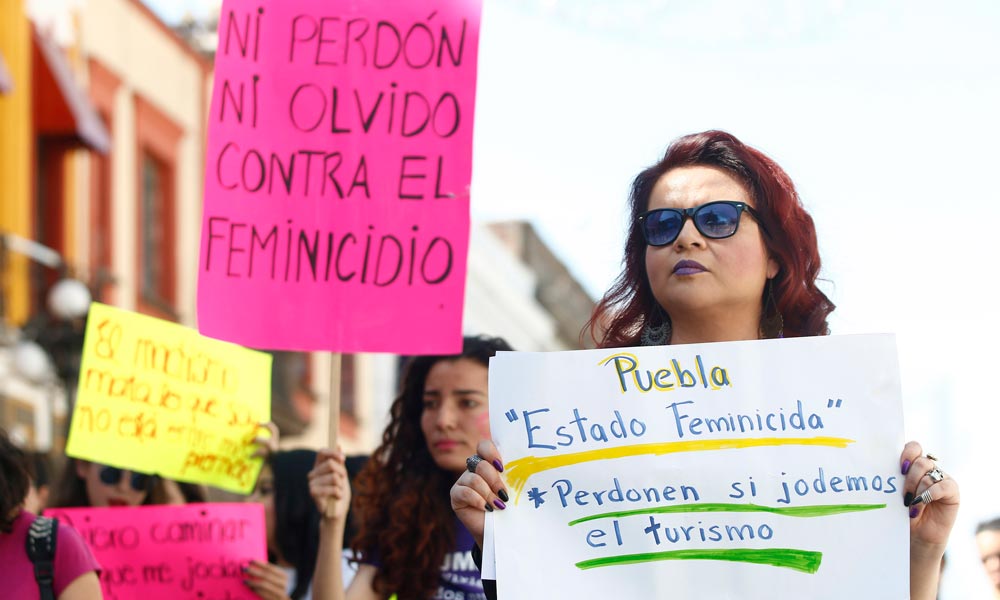 Alzan la voz contra el machismo en calles de Puebla