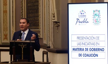 Moreno Valle entrega iniciativa de gobiernos de coalición