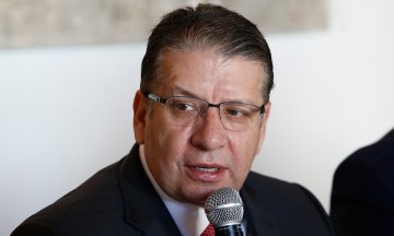 Doger se mantiene en la puja por la gubernatura