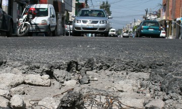 Buscan tapar 50 mil baches en 2 meses