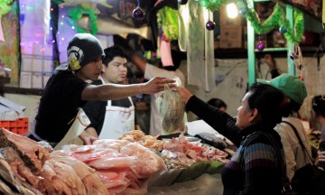 Limitan aumentos la cena de navidad