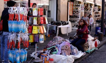 Caen ventas decembrinas en el centro por ambulantes