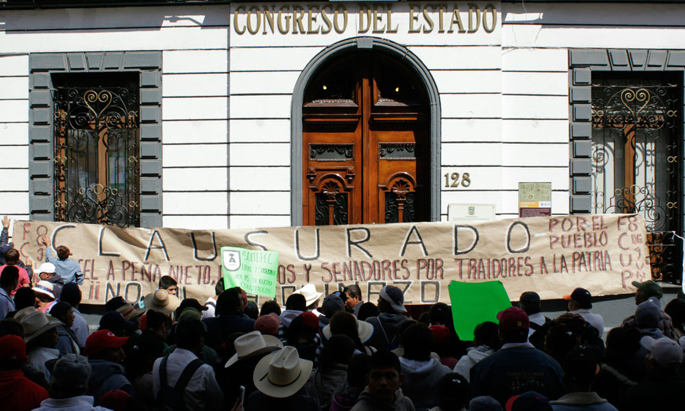 Protestan contra el gasolinazo, feminicidios y el IEPS