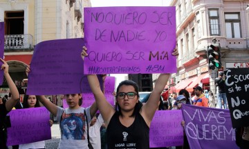 Exigen sus derechos en el Día Internacional de la Mujer