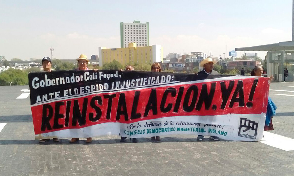Desertan de lucha 3 de 4 maestros despedidos en Puebla