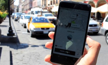 Va gobierno por unidades de Uber que cobren en efectivo