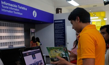 Multarán y prohibirán a guías de turistas patito