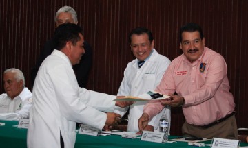 Escasean especialistas en sector Salud