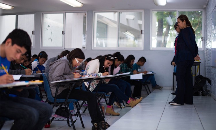 Realizan examen para nivel medio superior de la BUAP