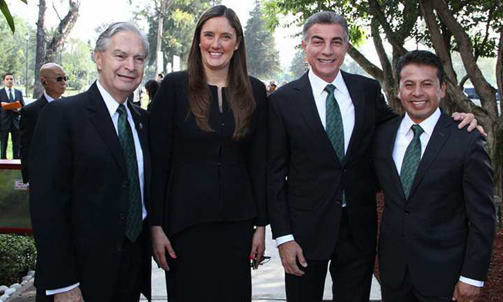 Reconoce Gali dedicación y entrega de egresados UDLAP