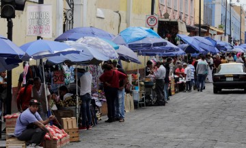 Reprochan bajas ventas en corredor de ambulantes