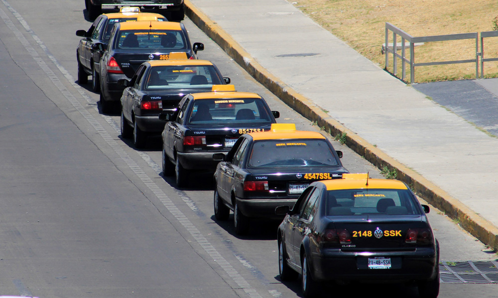 Ofrece gobierno estatal crear app para taxis tradicionales