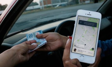 Al corralón, primeros autos de Uber por cobros en efectivo
