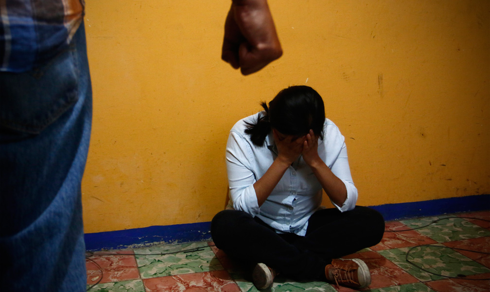 Combate gobierno feminicidios, olvidan violencia de género