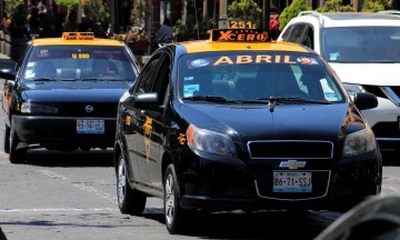 Implementan botones de pánico en taxis poblanos