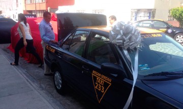 Taxistas poblanos renovarán autos con programa gubernamental