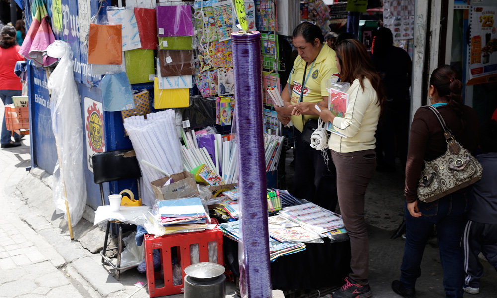 Retoman ambulantes calles del centro por regreso a clases