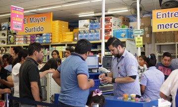 Realizan padres de familia compras de pánico