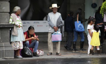 Sobreviven familias poblanas con mil pesos al mes