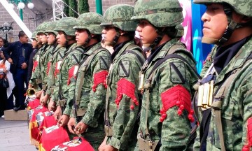 Realizan desfile militar en Puebla