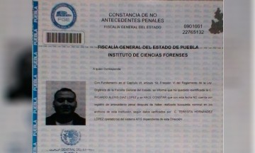 Acusan de huachicol a conductor, pero le dieron carta de no antecedentes penales