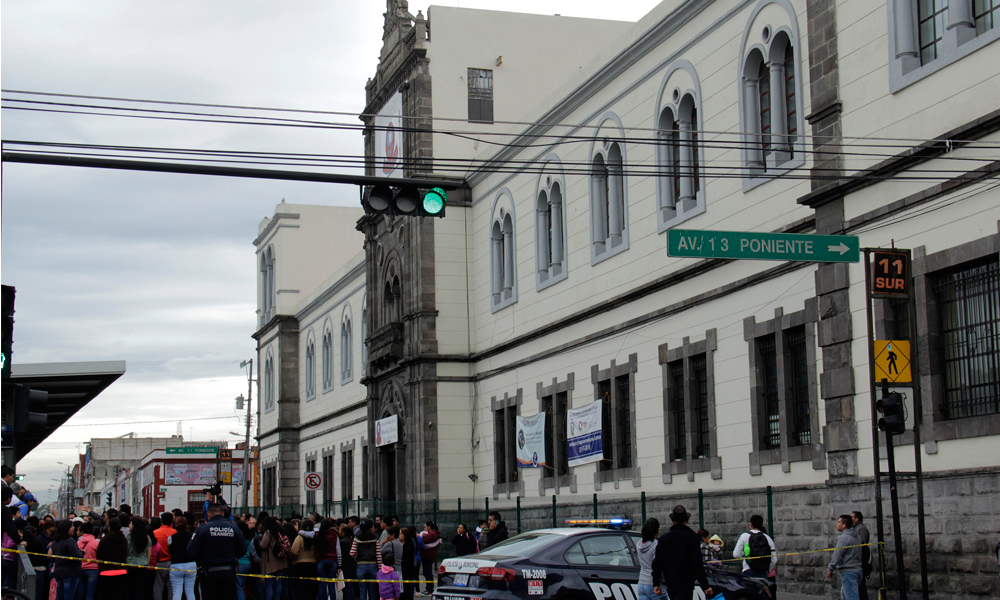 Reparten estudiantes de Héroes de Reforma por Puebla