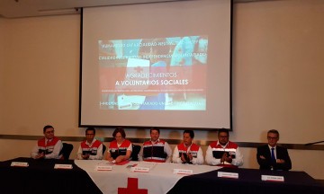 Entregan reconocimientos a voluntarios del sismo