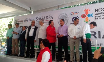 Promueven a productores locales con feria agroalimentaria
