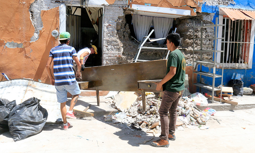 Trabajan universitarios en reconstrucción de Chietla