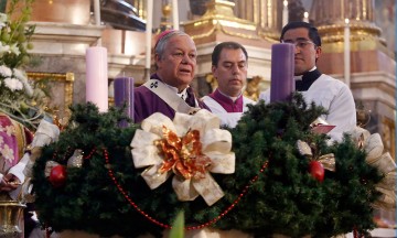 Enciende arzobispo de Puebla primera vela del Adviento