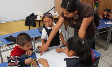 Más poblanos van a la escuela, pero no concluyen estudios