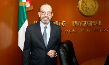 Entrega INE mamparas para colocar propaganda