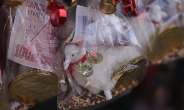 Prevén alza del 50% en venta de amuletos para Fin de Año