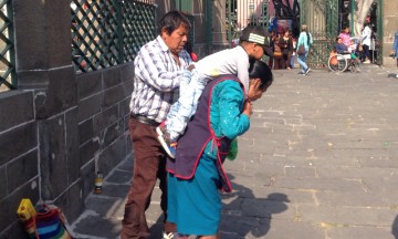 Piden limosna para vivir; no tendrán festejo de Año Nuevo