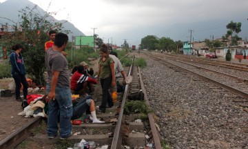 Centroamericanos que iban a EU se quedan en Puebla