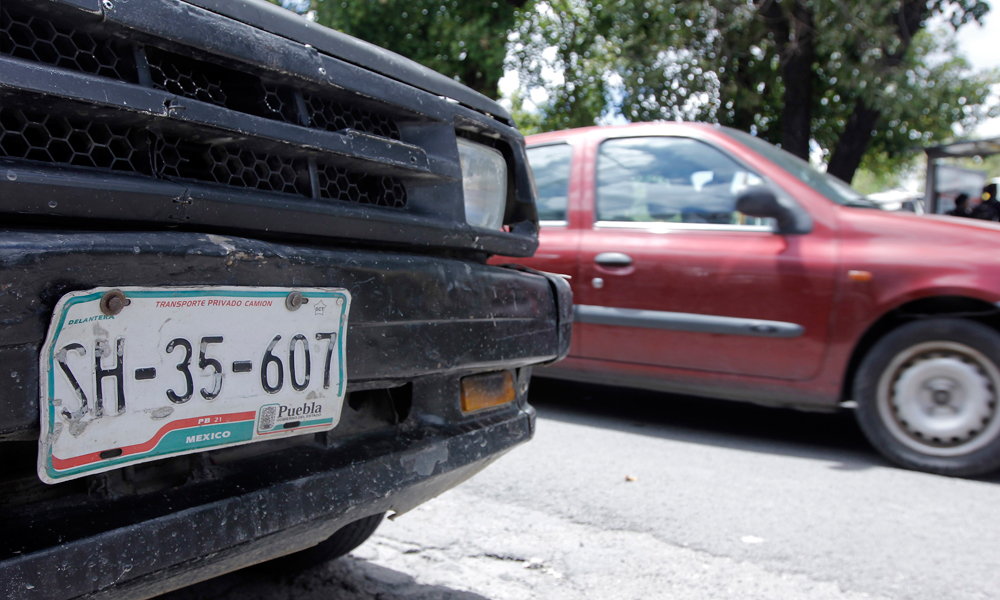 Circulan 447 mil 874 autos con placas viejas