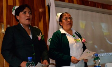 Galardonan 20 años de labor de enfermera