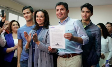 Abandonan morenovallistas a Rivera en su registro 
