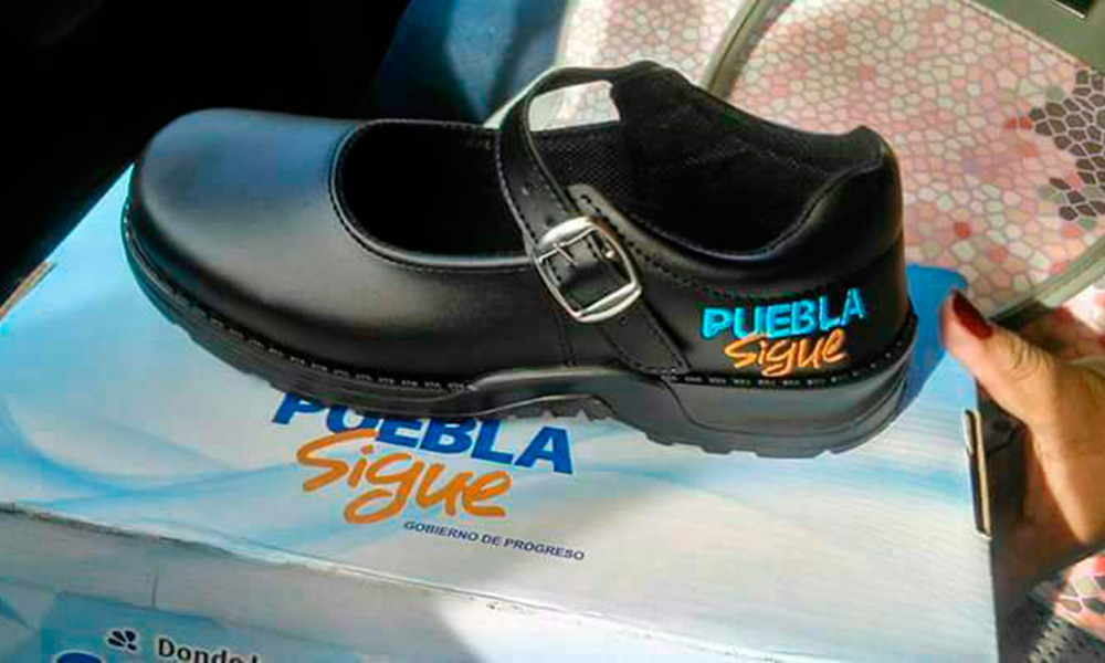 Reparten 790 mil pares de zapatos con logo de Puebla Sigue