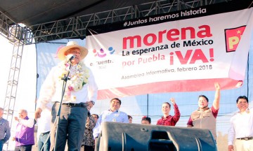 Becarios sí, huachicoleros no: AMLO