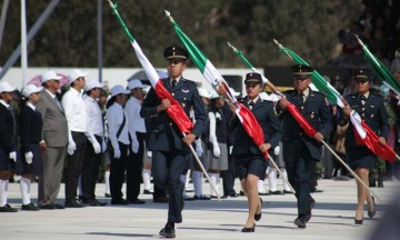 Encabeza Gali ceremonia del Día de la Bandera